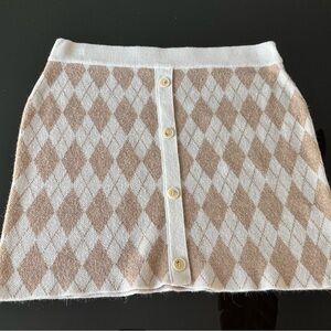 Preppy chic meets cozy comfort – Blue Blush argyle knit skirt!